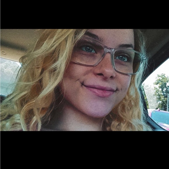 Meet your Posher, Erin - Picture 1 of 1